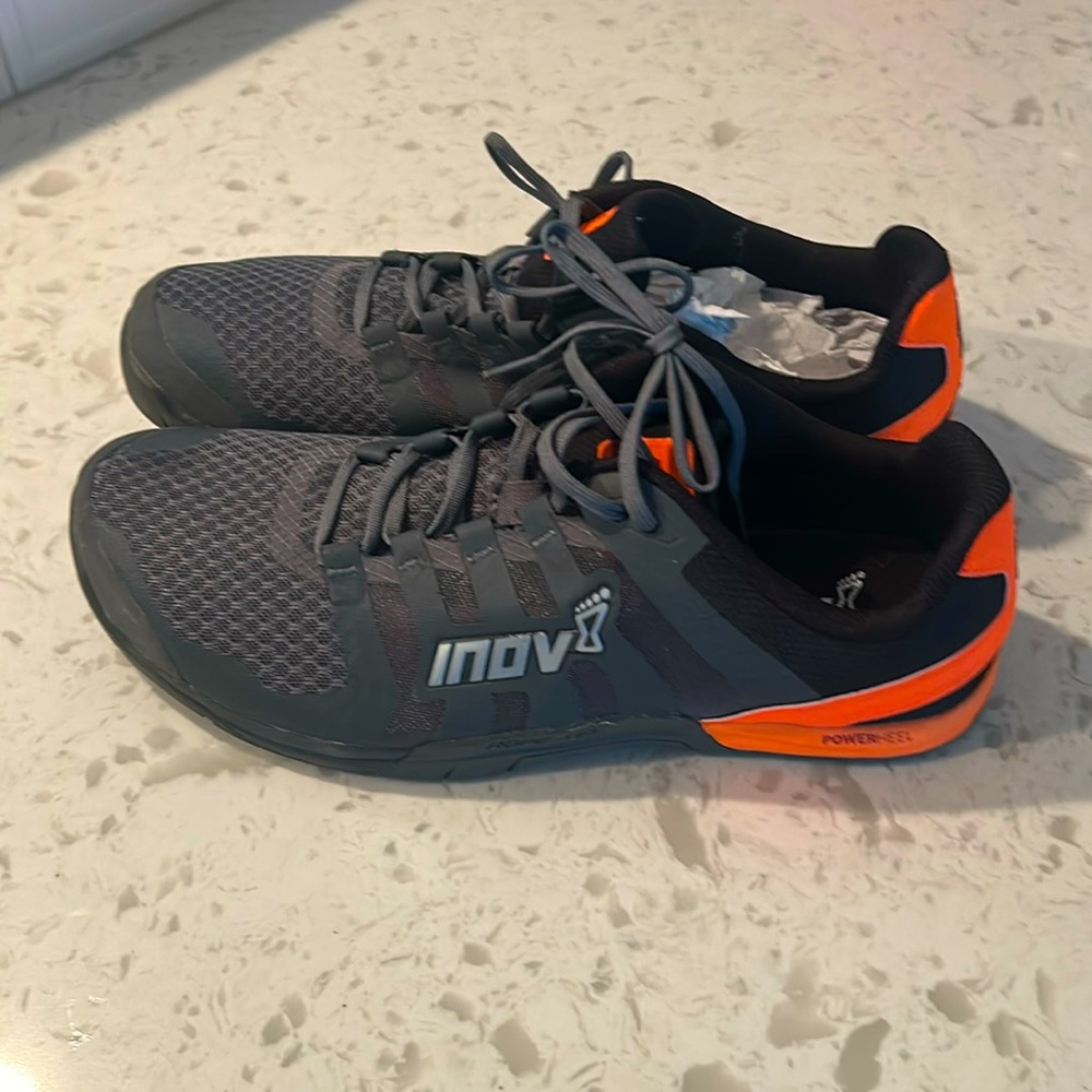 Invo8 F-Lite 235 V2  CrossTraining Shoes Mens size 8 Grey Orange and Black NWOT